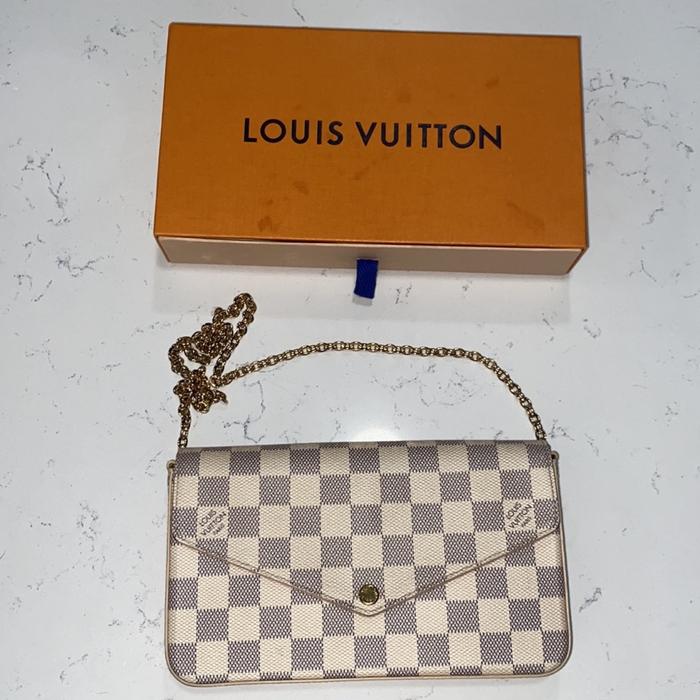 Louis Vuitton Felicie pochette 🤍 used but good condition!